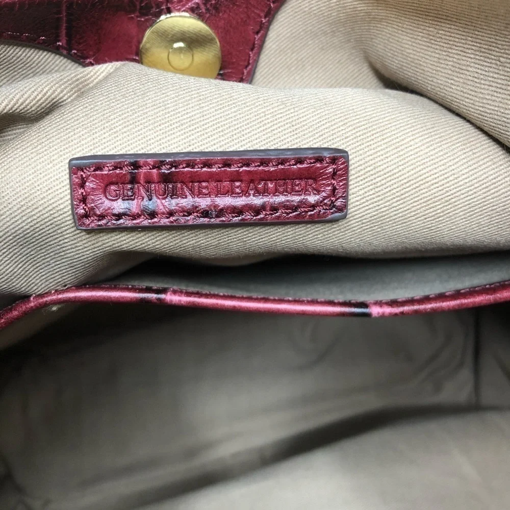 G.I.L.I. Leather bag with croc embossed pattern